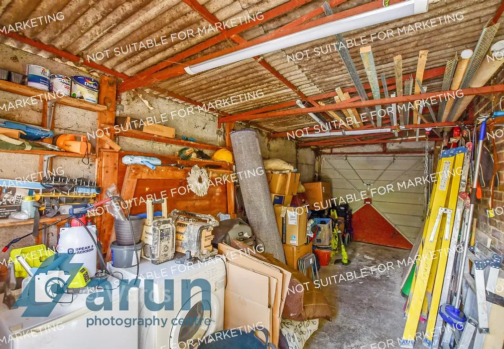 Garage - Marsh Way, Larkfield, Aylesford, Kent - Wards of Kent