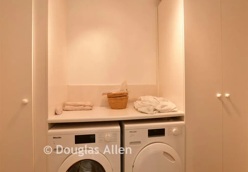 Utility Room - Grange Avenue, Woodford Green, Essex - Wards of Kent