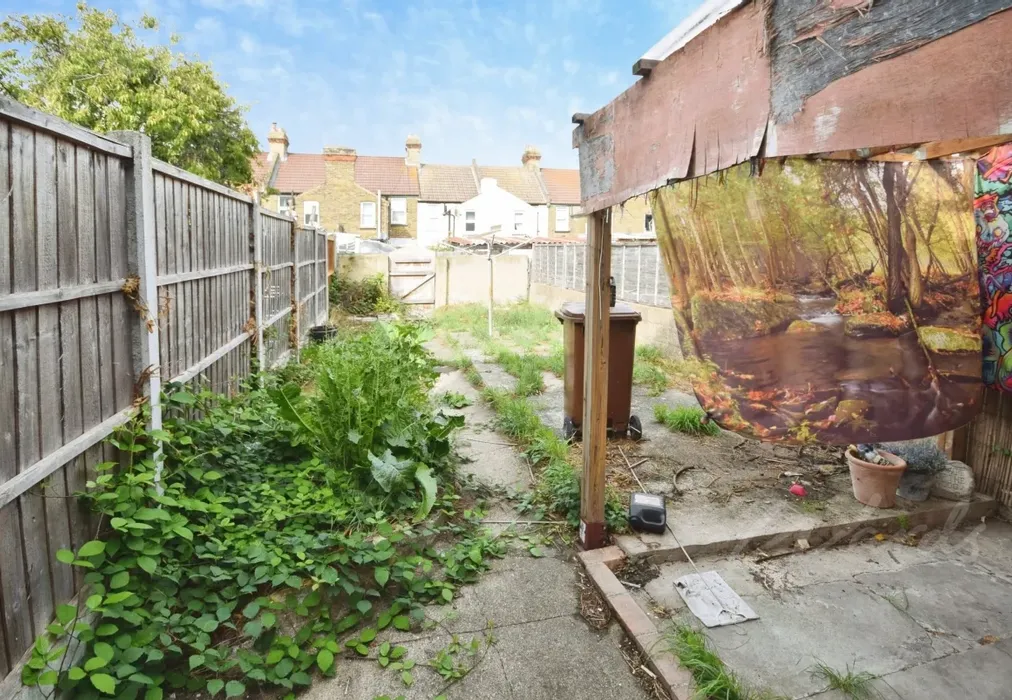 balmoral garden - Balmoral Road Gillingham ME7 - Wards of Kent