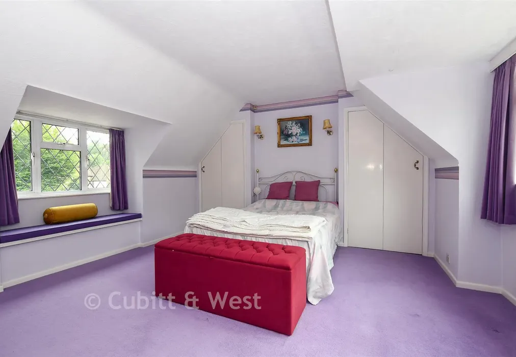 Bedroom 1 - Woodhurst Park, Oxted, Surrey - Wards of Kent