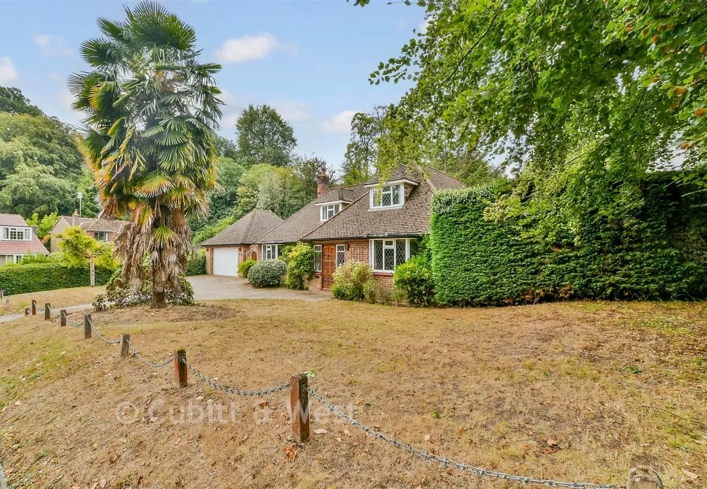 Front Garden - Woodhurst Park, Oxted, Surrey - Wards of Kent