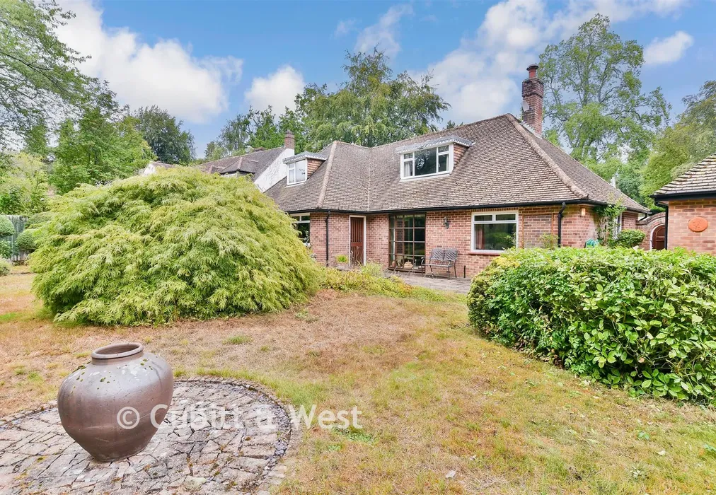 Rear Garden - Woodhurst Park, Oxted, Surrey - Wards of Kent