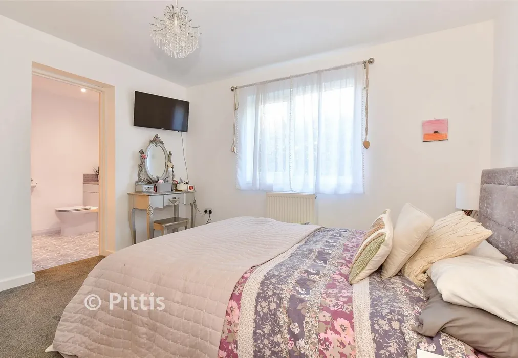 Internal Lifestyle Photograph - Lincoln Way, Bembridge, Isle of Wight - Wards of Kent