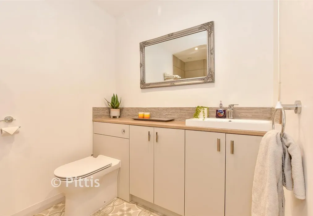 En-Suite Bathroom - Lincoln Way, Bembridge, Isle of Wight - Wards of Kent