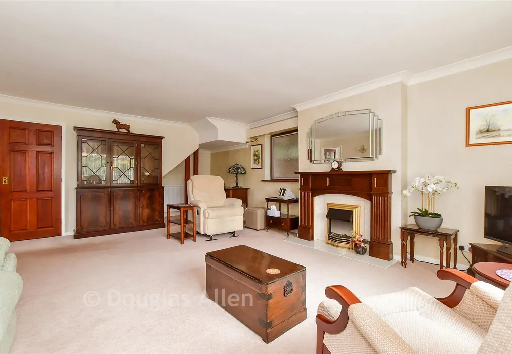 Lounge - Mill Road, Billericay, Essex - Wards of Kent