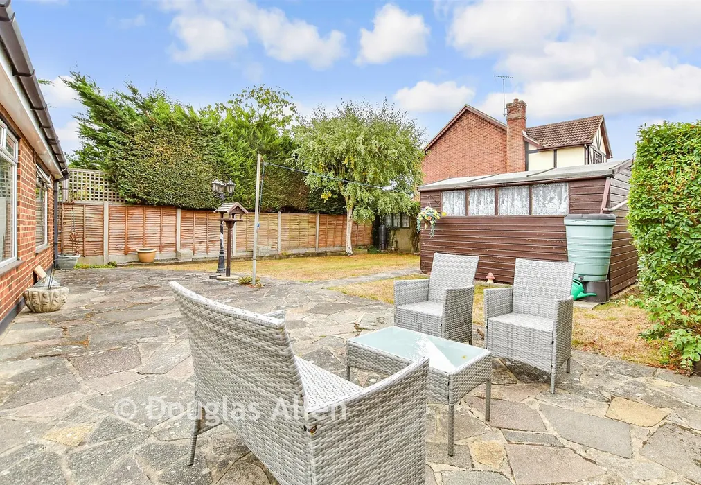 Rear Garden - Mill Road, Billericay, Essex - Wards of Kent