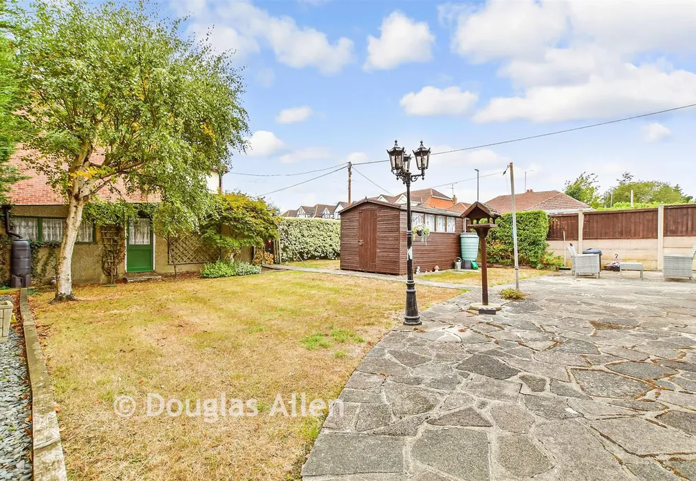 Rear Garden - Mill Road, Billericay, Essex - Wards of Kent