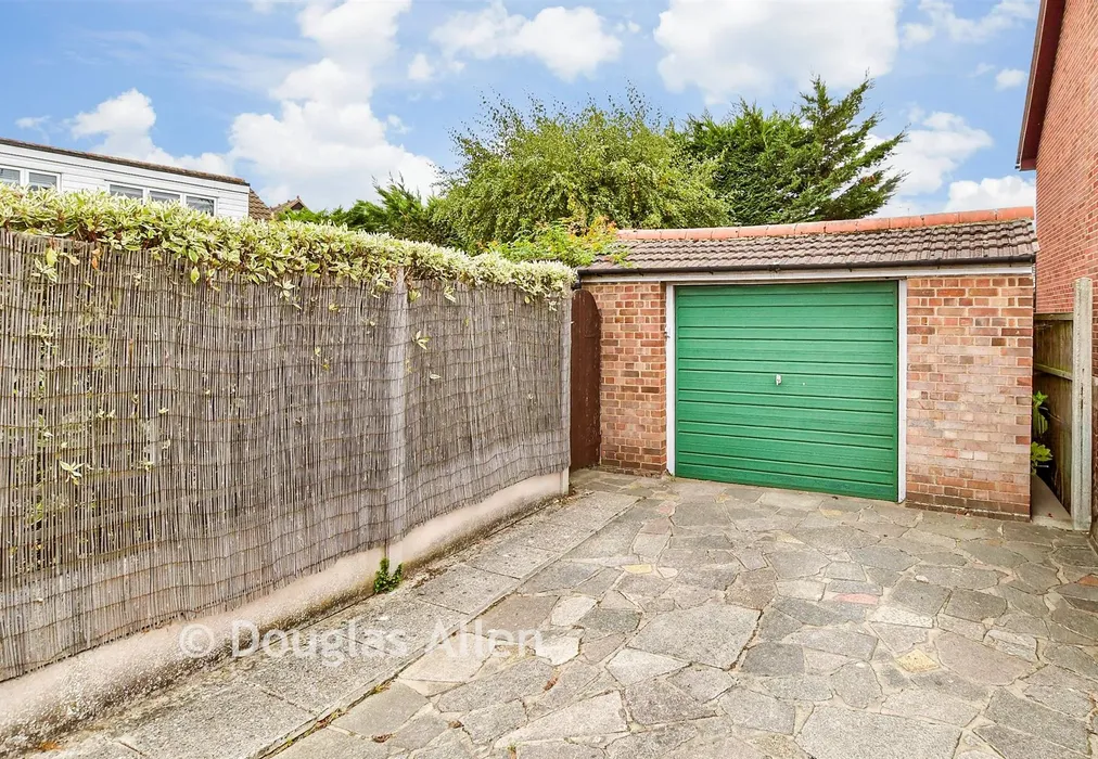 Garage - Mill Road, Billericay, Essex - Wards of Kent
