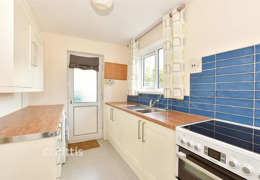 Kitchen - Lincoln Way, Bembridge, Isle of Wight - Wards of Kent