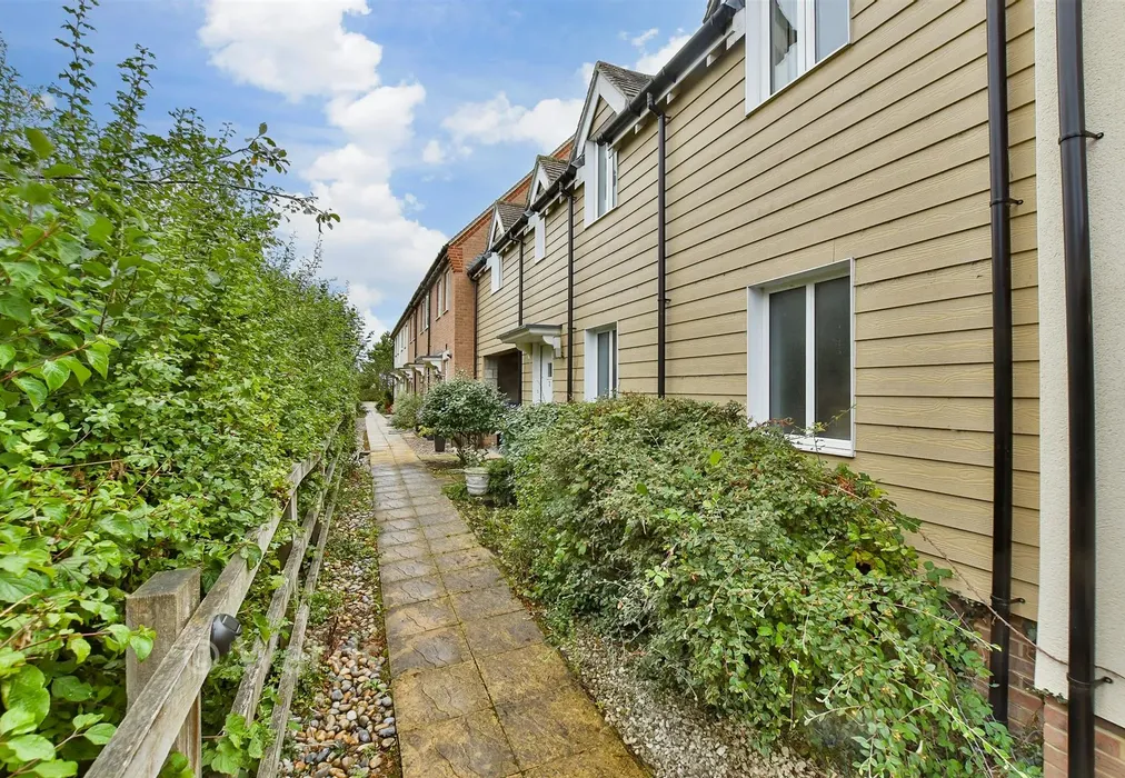 Street View - Bewick Walk, Iwade, Sittingbourne, Kent - Wards of Kent