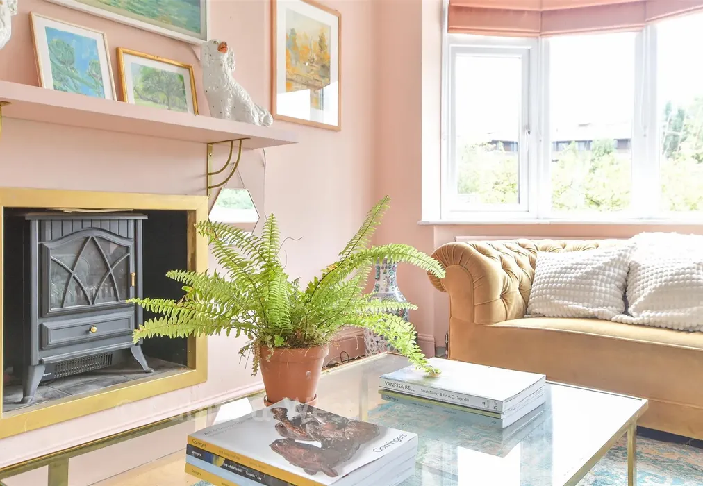 Internal Lifestyle Photograph - Dallaway Gardens, East Grinstead, West Sussex - Wards of Kent