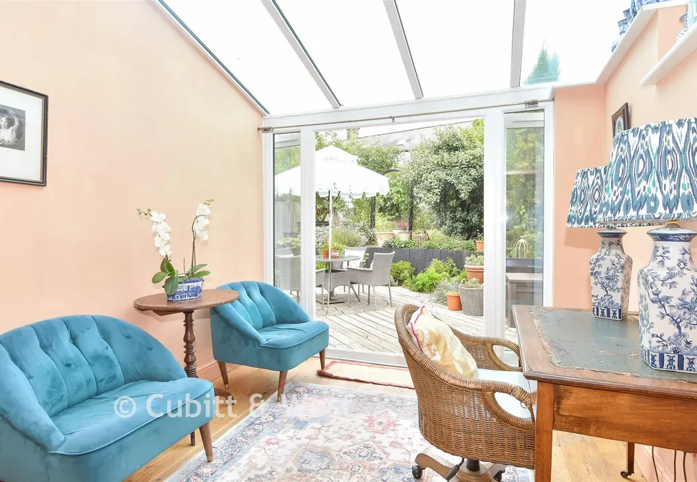 Internal Lifestyle Photograph - Dallaway Gardens, East Grinstead, West Sussex - Wards of Kent