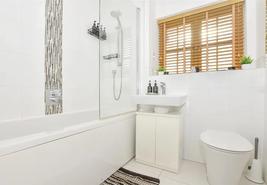 Bathroom - Primrose Close, Marden, Tonbridge, Kent - Wards of Kent