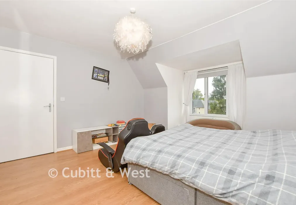 Bedroom 2 - Stone Court, Worth, Crawley, West Sussex - Wards of Kent