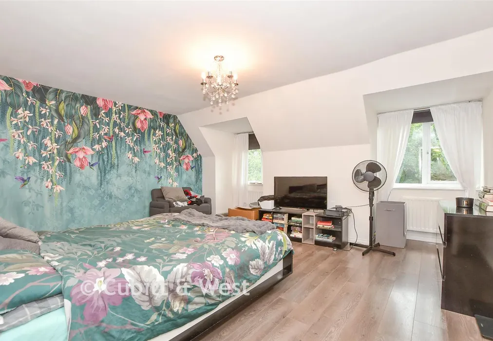 Bedroom 1 - Stone Court, Worth, Crawley, West Sussex - Wards of Kent