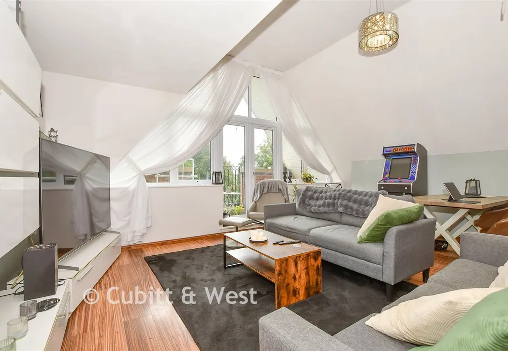 Lounge - Stone Court, Worth, Crawley, West Sussex - Wards of Kent