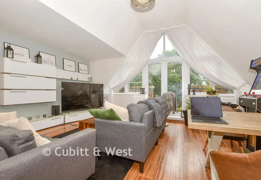Lounge - Stone Court, Worth, Crawley, West Sussex - Wards of Kent