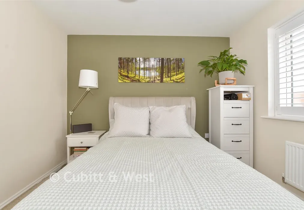 Bedroom 2 - Tanners Way, Faygate, West Sussex - Wards of Kent
