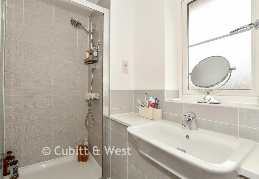 En-Suite Shower Room - Tanners Way, Faygate, West Sussex - Wards of Kent