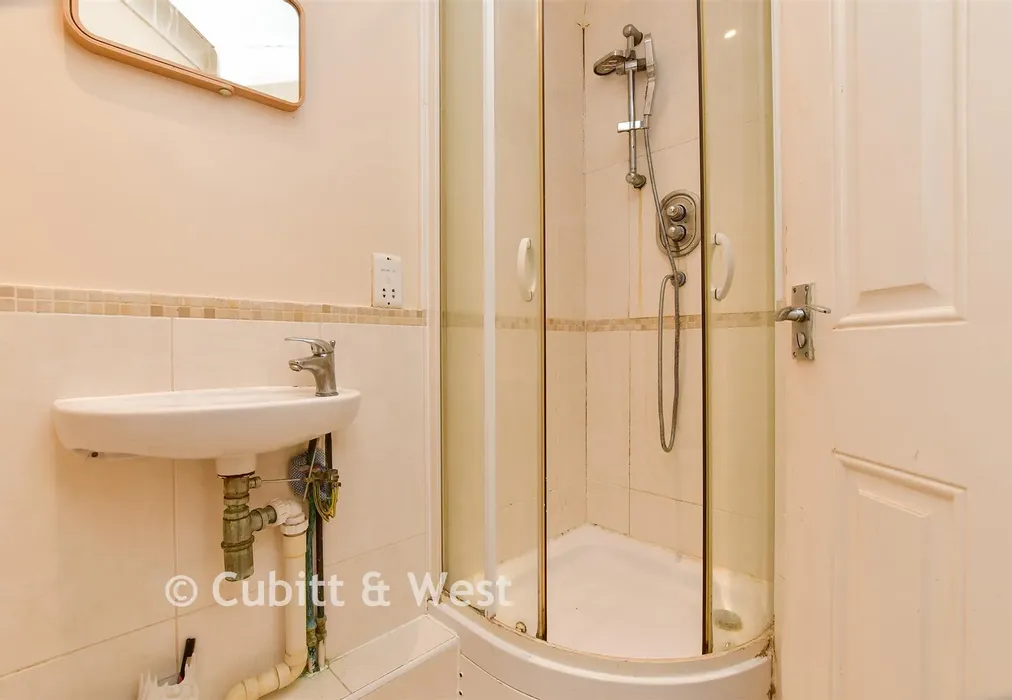 En-Suite Shower Room - Ravenscroft Road, Beckenham, Kent - Wards of Kent