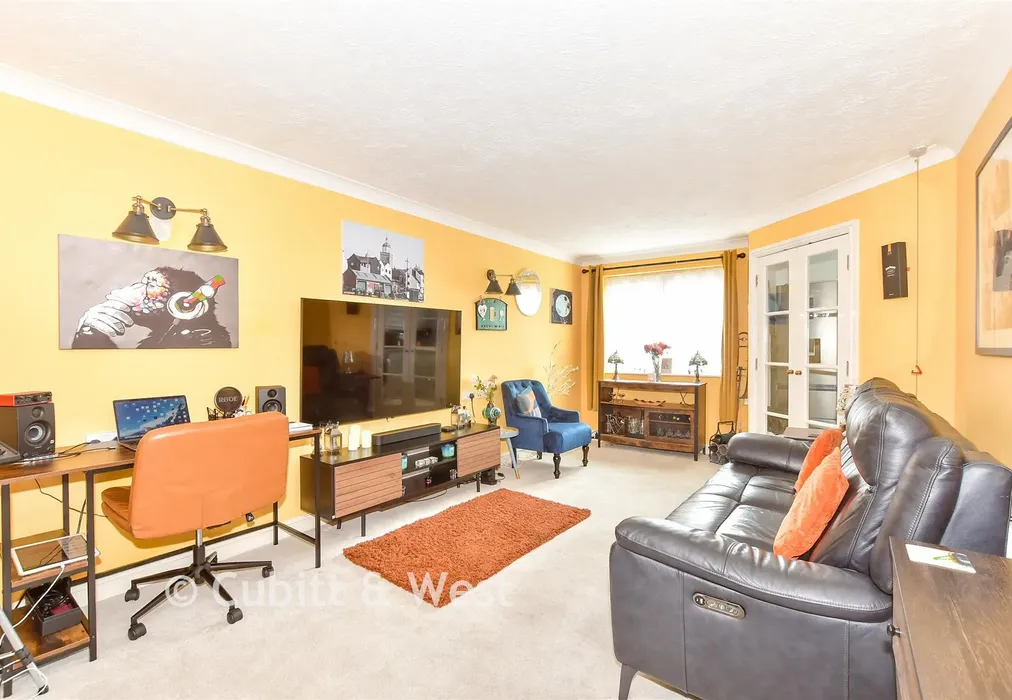 Lounge - Queens Crescent, Southsea, Hampshire - Wards of Kent