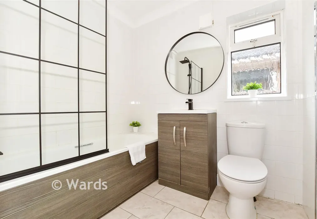 Bathroom - Bell Way, Kingswood, Kent - Wards of Kent