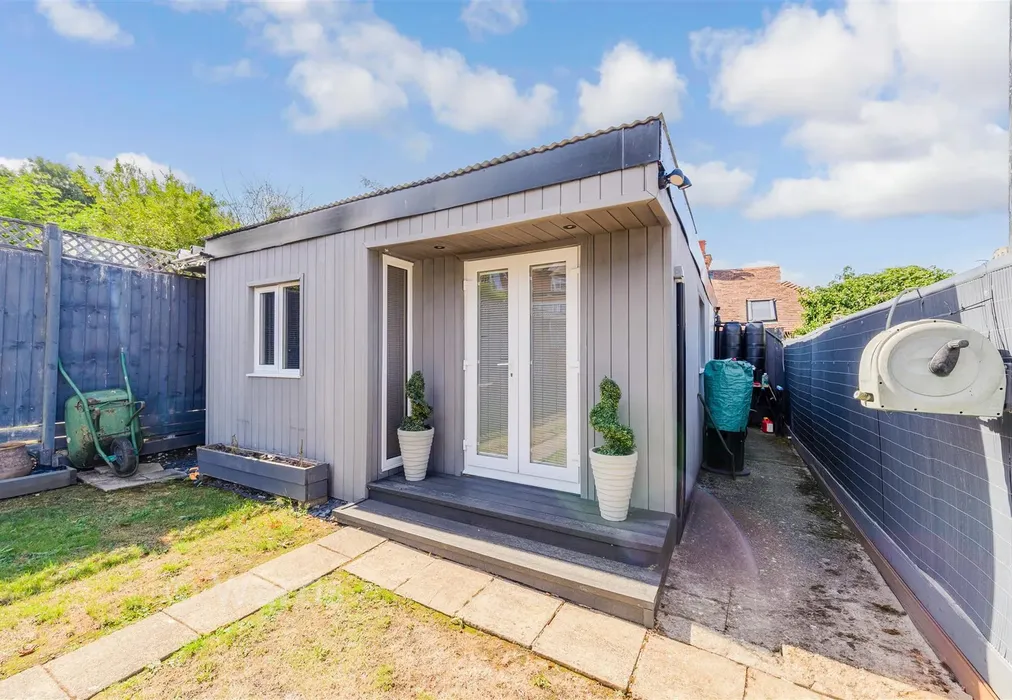 Workshop/Outbuildings - Oliver Crescent, Farningham, Dartford, Kent - Wards of Kent