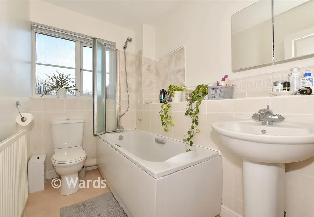 Bathroom - Royal Native Way, Whitstable, Kent - Wards of Kent