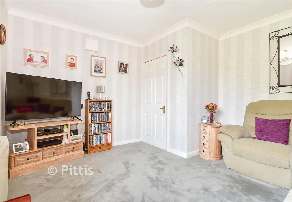 Lounge - Flat 4, Conistan Park, Shanklin, Isle of Wight - Wards of Kent