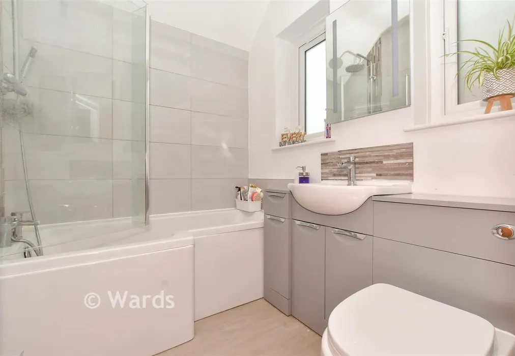 Bathroom - Nash Court Gardens, Margate, Kent - Wards of Kent