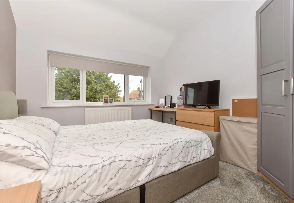 Bedroom 1 - Nash Court Gardens, Margate, Kent - Wards of Kent
