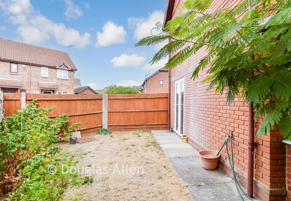 Side Garden - Staffa Close, Wickford, Essex - Wards of Kent