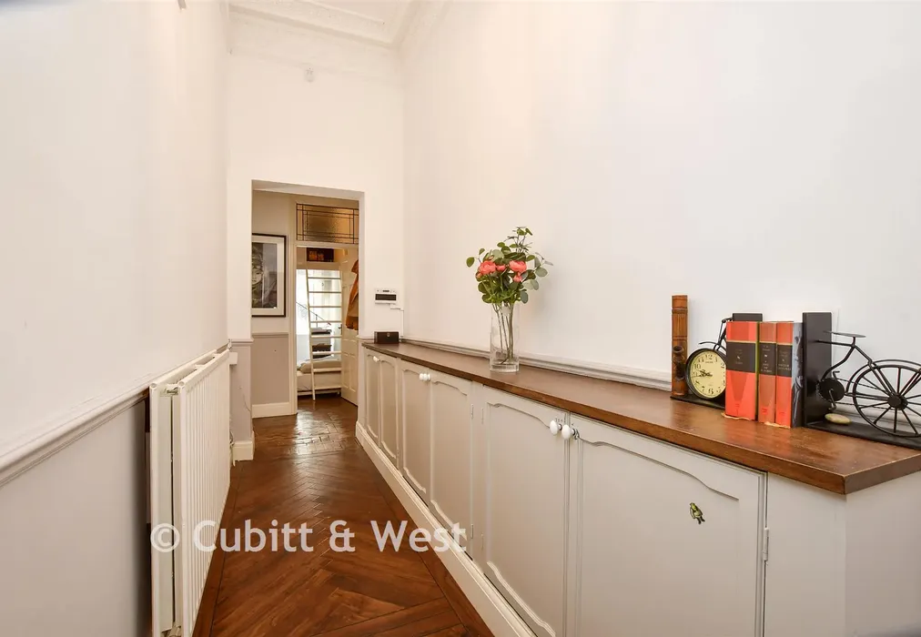 Entrance Hall - Frensham Road, Kenley, Surrey - Wards of Kent