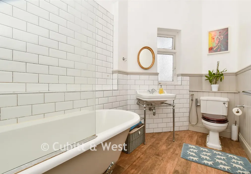 Bathroom - Frensham Road, Kenley, Surrey - Wards of Kent