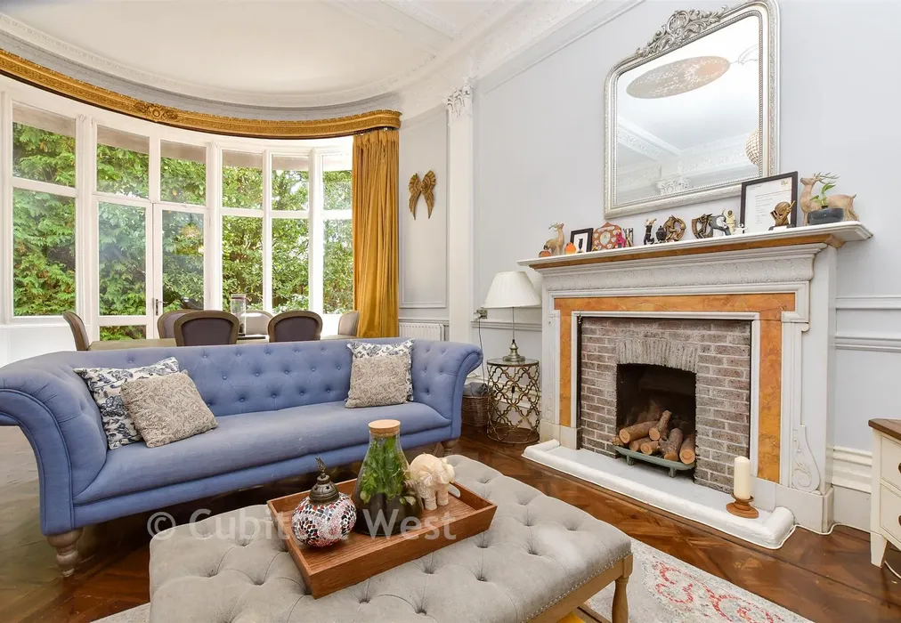 Internal Lifestyle Photograph - Frensham Road, Kenley, Surrey - Wards of Kent