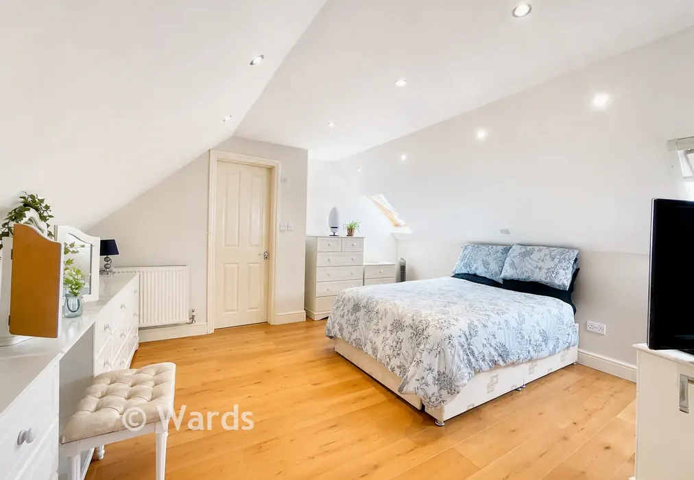 Bedroom 1. - Robin Hood Lane, Lydd, Romney Marsh, Kent - Wards of Kent
