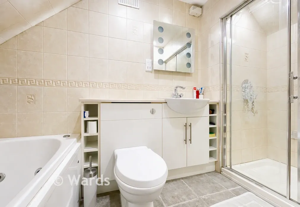 Ensuite.. - Robin Hood Lane, Lydd, Romney Marsh, Kent - Wards of Kent