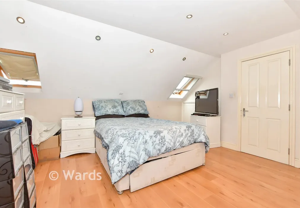 Bedroom 1 - Robin Hood Lane, Lydd, Romney Marsh, Kent - Wards of Kent