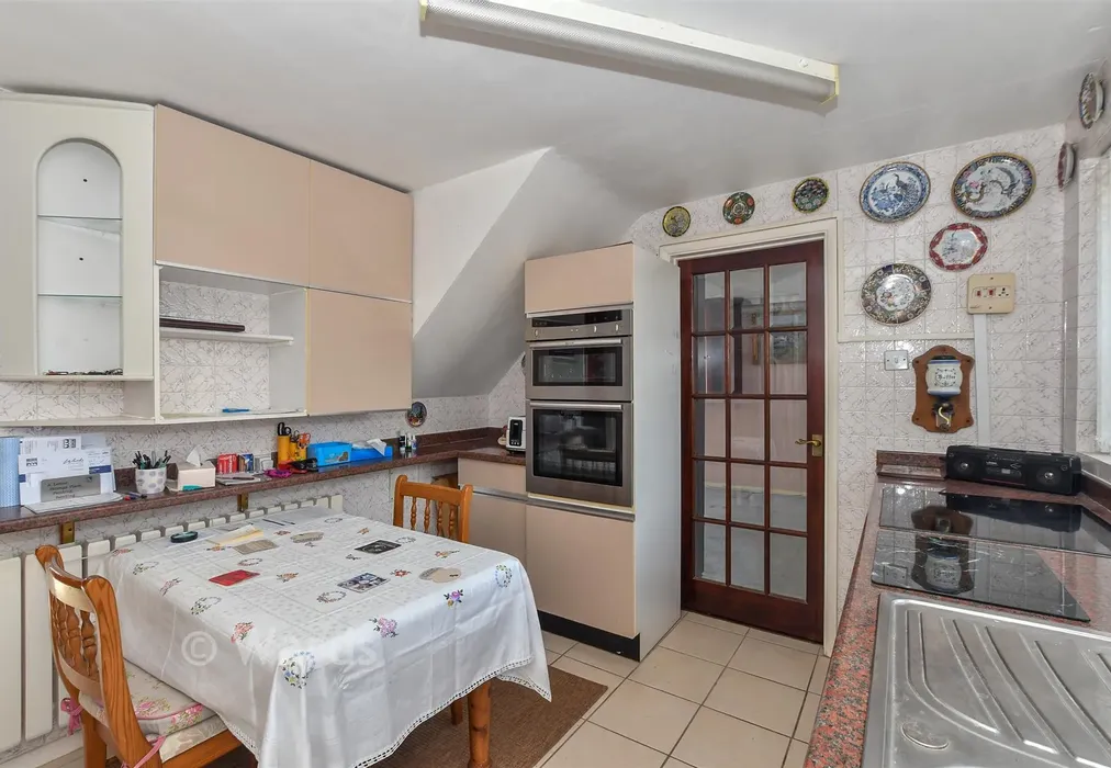 Kitchen - Kingfisher Road, Birds Estate, Larkfield, Kent - Wards of Kent