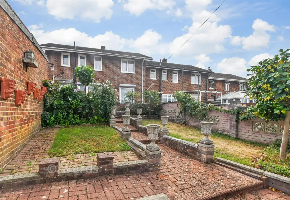 Rear Garden - Kingfisher Road, Birds Estate, Larkfield, Kent - Wards of Kent
