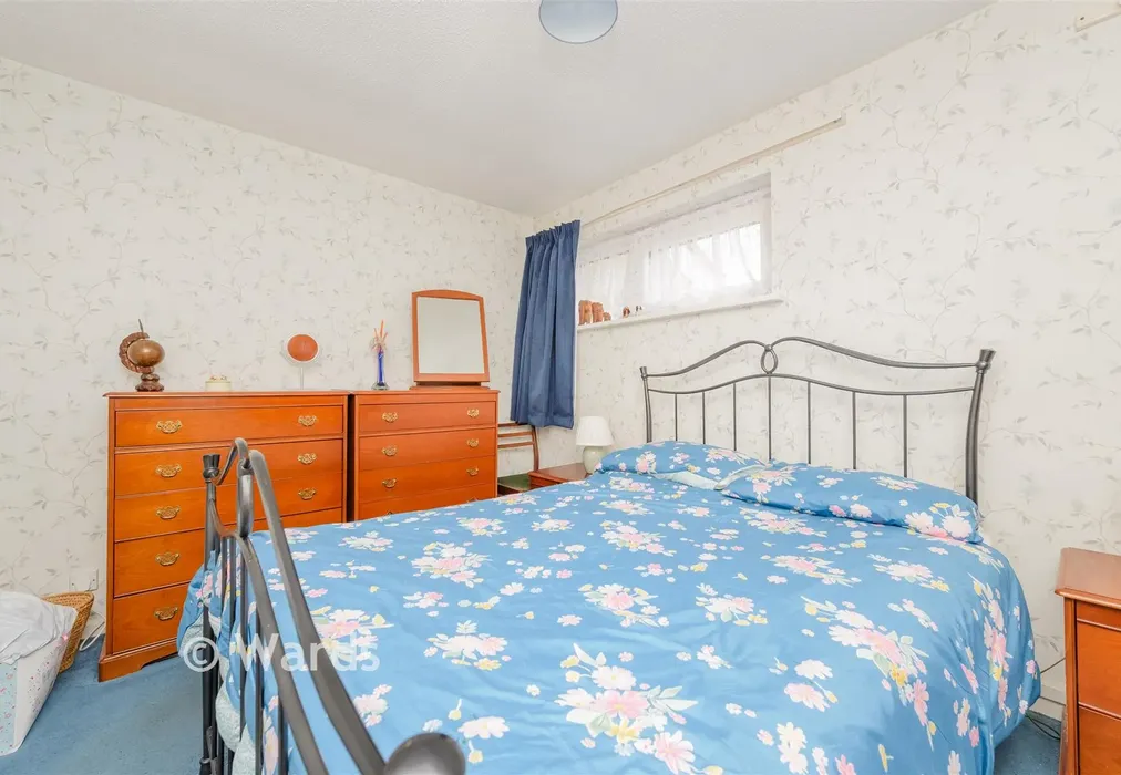 Bedroom 1 - Highview, Vigo, Kent - Wards of Kent