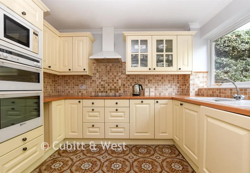 Kitchen - Burnham Drive, Reigate, Surrey - Wards of Kent