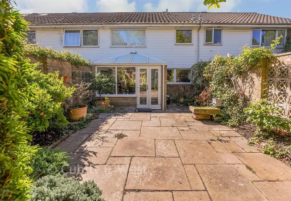 Rear Garden - Burnham Drive, Reigate, Surrey - Wards of Kent