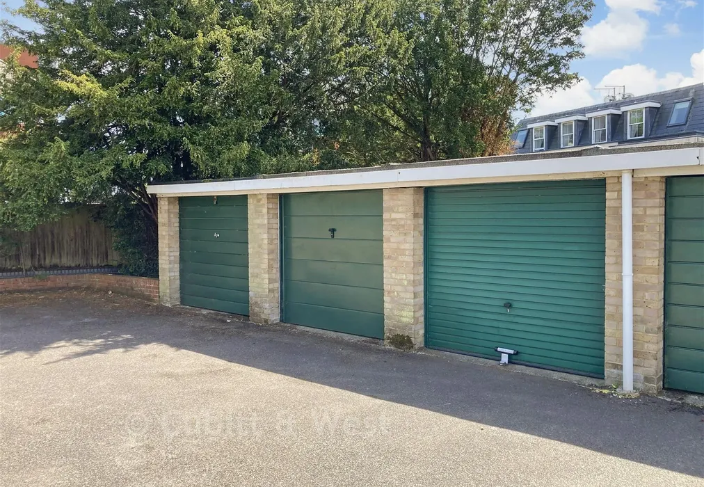 Gargae Middle One - Burnham Drive, Reigate, Surrey - Wards of Kent