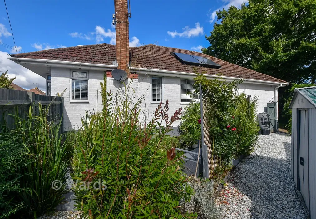 Side Garden - Grange Crescent, St Michaels, Tenterden, Kent - Wards of Kent