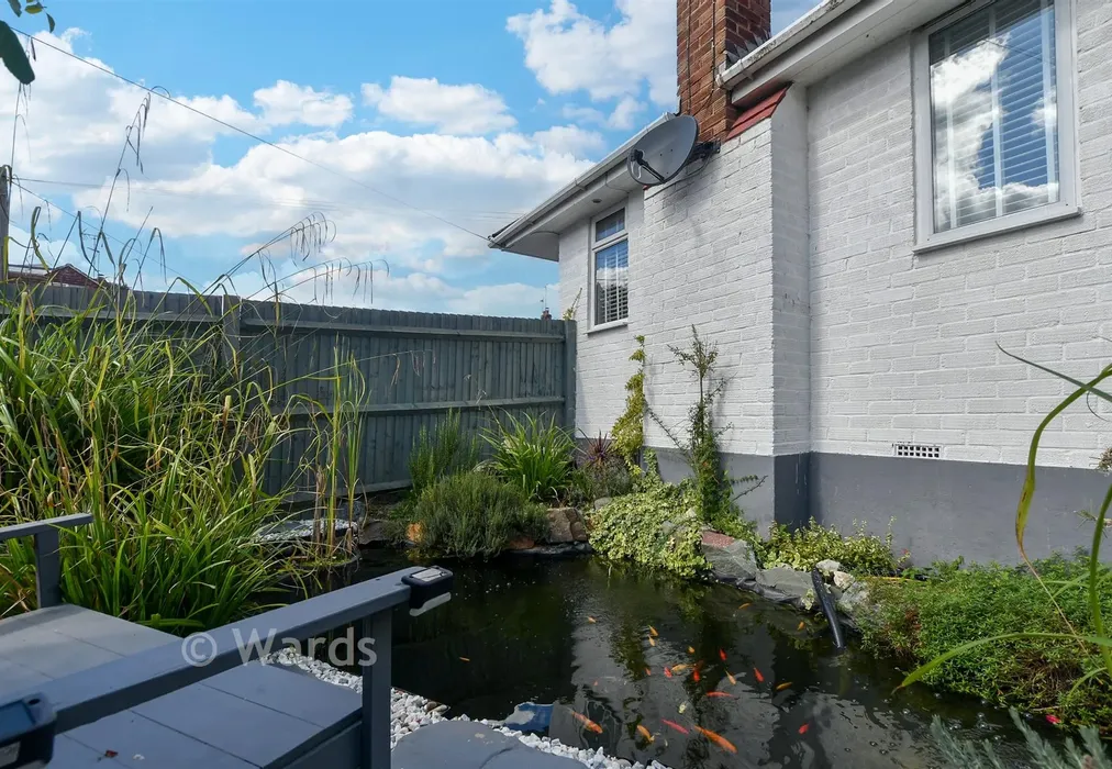 Side Garden - Grange Crescent, St Michaels, Tenterden, Kent - Wards of Kent