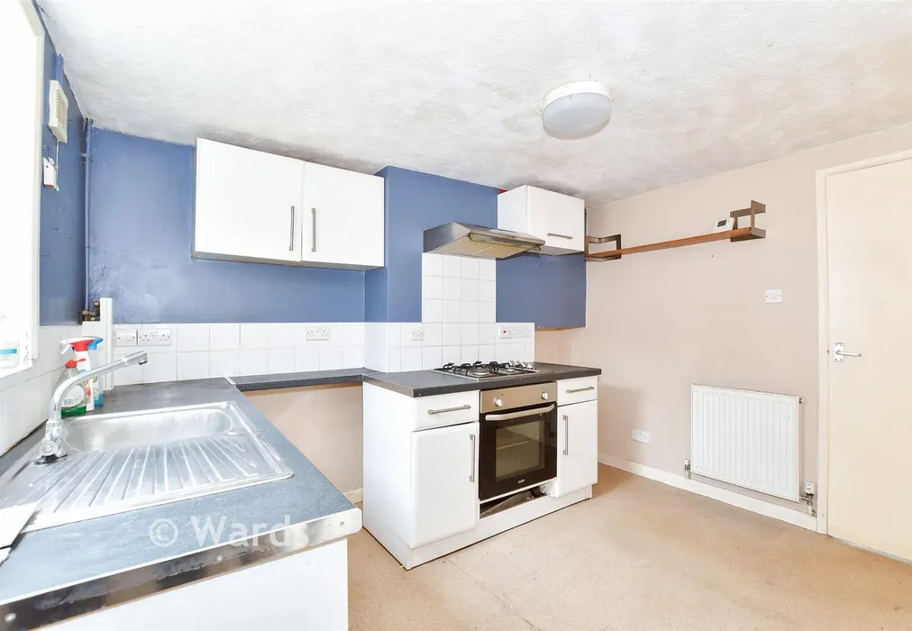 Kitchen - Tufton Street, Maidstone, Kent - Wards of Kent
