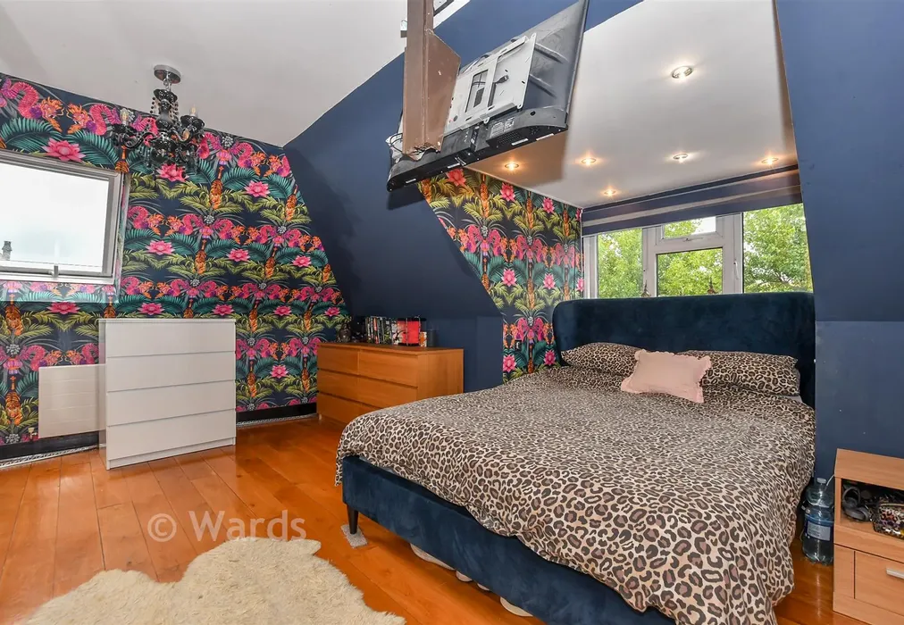 Bedroom 1 - The Acorns, Smarden, Kent - Wards of Kent