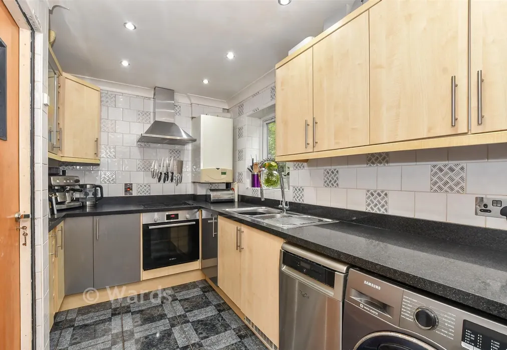 Kitchen - The Acorns, Smarden, Kent - Wards of Kent