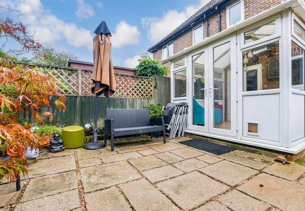 Patio / Decking - The Acorns, Smarden, Kent - Wards of Kent